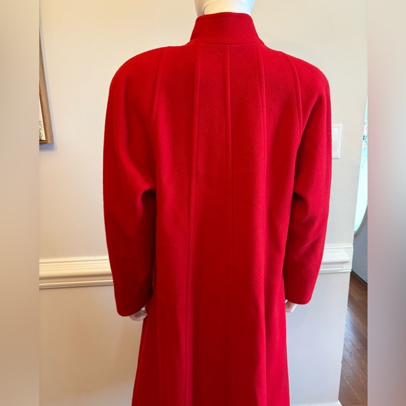 Elegant Red Women's Coat - Picture 12 of 12